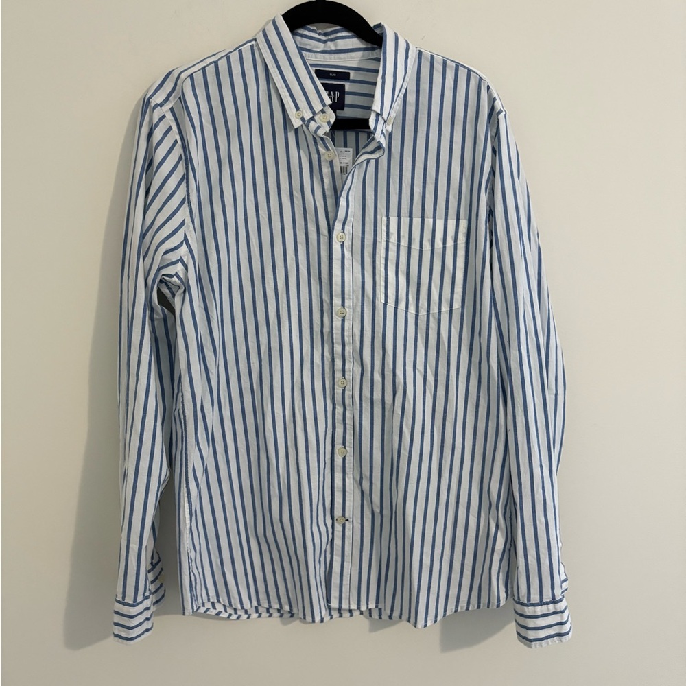 GAP Men's Shirt with Blue and White Stripes